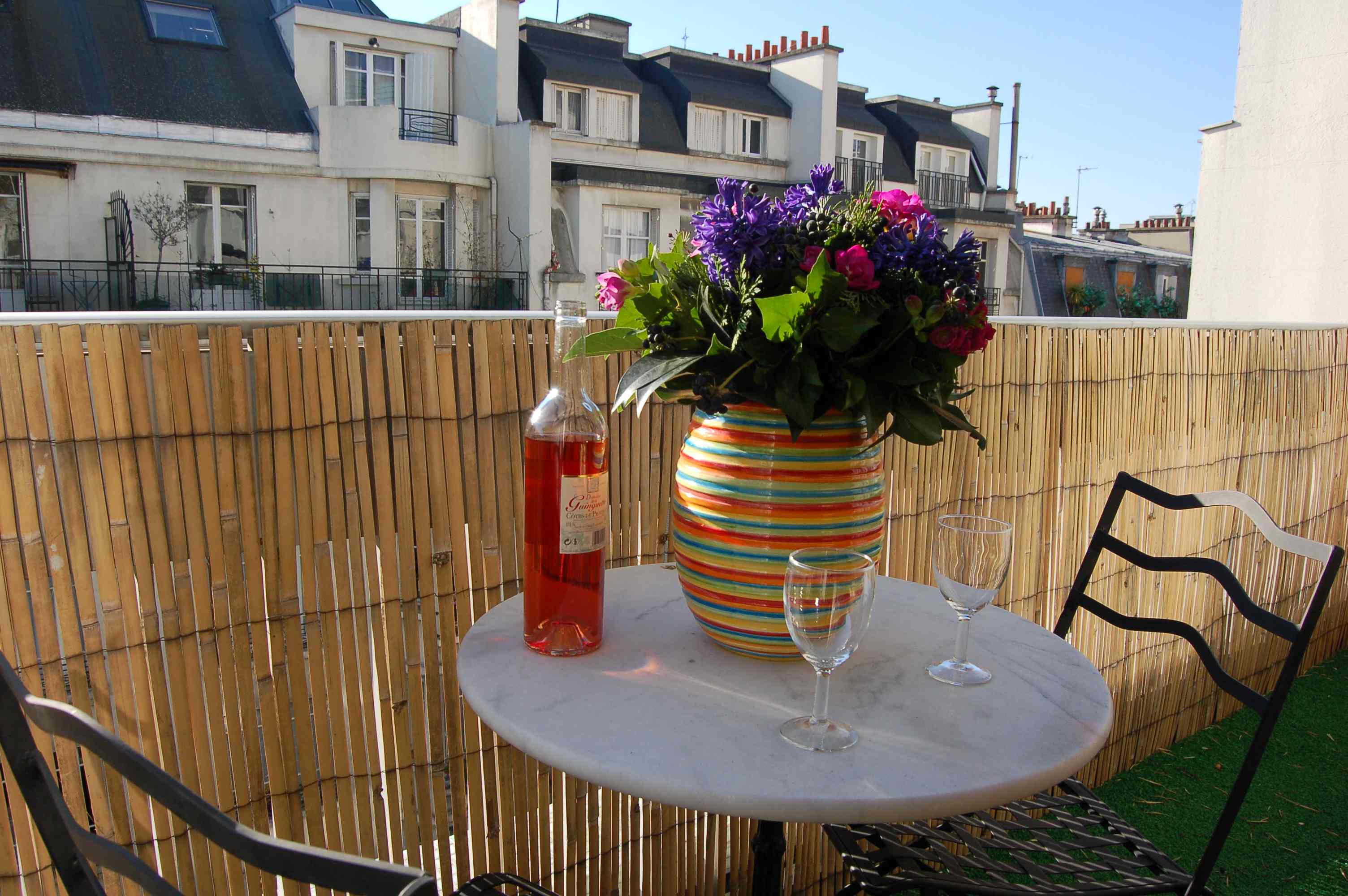 balcony-table-with-wine - reparatel